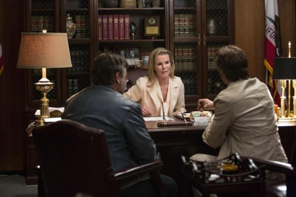 Bild 1 von 7: (v.l.n.r.) Jackson Healy (Russell Crowe); Judith Kuttner (Kim Basinger); Holland March (Ryan Gosling)