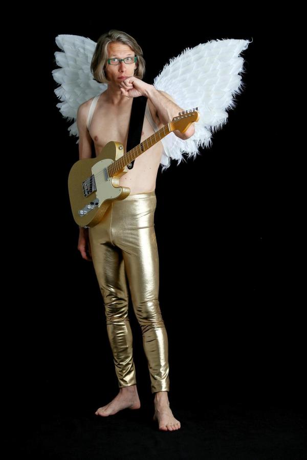 Bild 1 von 1: Im Bild:  Blonder Engel (Felix Schobesberger).