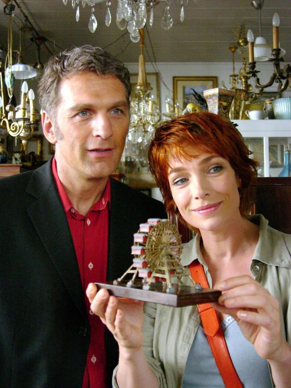 Bild 1 von 2: Im Bild: Walter Sittler (Robert Petersen), Aglaia Szyszkowitz (Caroline Petersen).