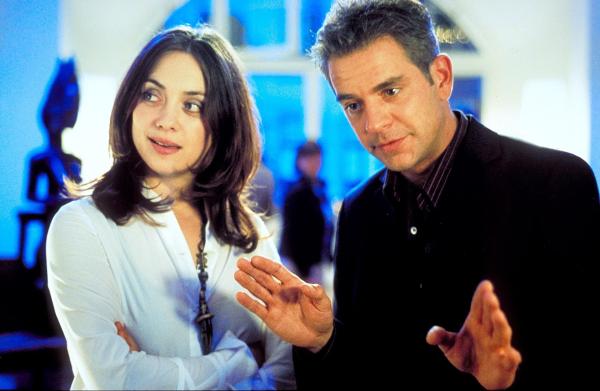 Bild 1 von 19: Erik (Florian Fitz, r.) setzt alles daran, die Wette zu gewinnen. Geschickt manipuliert er die nichtsahnenden Beteiligten. Doch auch Andrea (Julia Richter, l.) hat so ihre Methoden ...