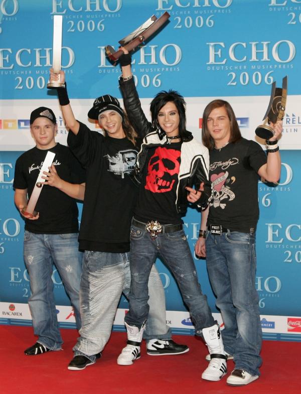 Bild 1 von 1: Gustav Schäfer (l.), Tom Kaulitz (2.v.l.), Bill Kaulitz (2.v.r.) und Georg Listing (r.) präsentieren ihre Preise beim \