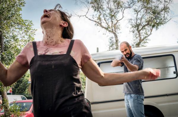 Bild 1 von 2: Nach einem Anschlag in Queensland wird Alex Irving (nicht im Bild) als Nationalheldin gefeiert, weil sie sich dem Attentäter entgegengestellt und ihn davon abgehalten hat, weitere Menschen zu töten.