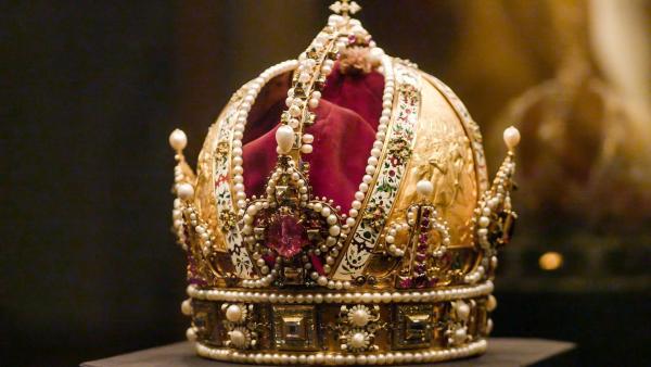 Bild 1 von 15: Im Bild: Kaiserkrone, Kaiserliche Schatzkammer in der Wiener Hofburg.