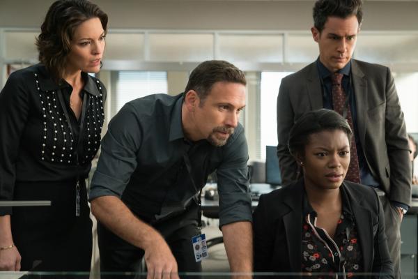 Bild 1 von 16: (v.l.n.r.) Special Agent Maggie Bell (Missy Peregrym); Jubal Valentine (Jeremy Sisto); Kristen Chazal (Ebonée Noel); Special Agent Stuart Scola (John Boyd)