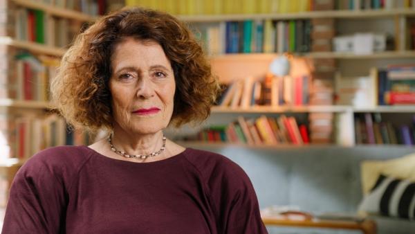 Bild 1 von 2: Dr. Rachel Salamander spricht über ihr Leben in Deutschland als Jüdin in der Nachkriegszeit.