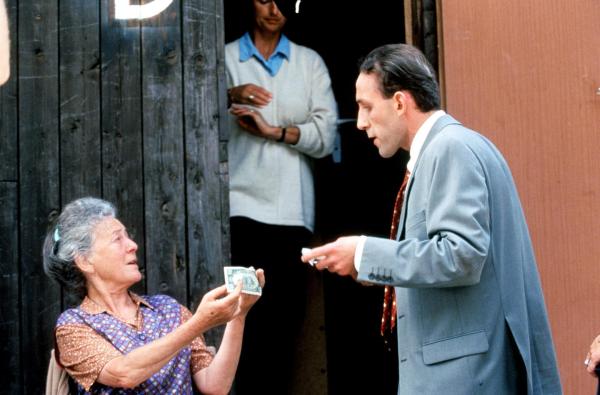 Bild 1 von 6: Im Bild: Julia Gschnitzer (Klofrau), Karl Markovics (Stockinger Ernst).