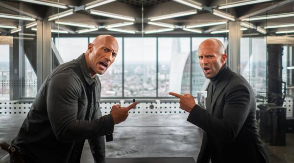 Bild 1 von 10: Hobbs (Dwayne Johnson, l.); Shaw (Jason Statham, r.)