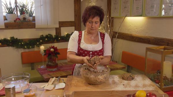 Bild 1 von 5: Im Bild: Bäuerin Maria Wurzer.