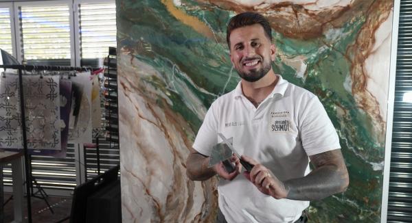 Bild 1 von 2: Malermeister Alessandro Schmidt aus Borken.
