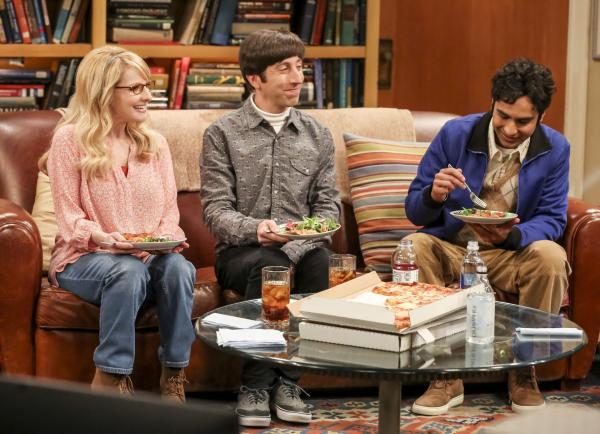 Bild 1 von 10: (v.l.n.r.) Bernadette Rostenkowski (Melissa Rauch); Howard Wolowitz (Simon Helberg); Raj Koothrappali (Kunal Nayyar)