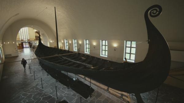 Bild 1 von 4: Das Oseberg-Schiff aus dem 9. Jahrhundert gibt der Forschung bis heute Rätsel auf.