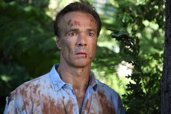 Bild 1 von 16: Dass der Kühlschrank nicht immer voll sein würde, damit hat Mattes (Hannes Jaenicke) durchaus gerechnet. Aber nicht, dass er am Ende des Monats völlig pleite vor einer geschlossenen Praxis, einem zertrümmerten Haus und dem Aus seiner Ehe stehen würde ...