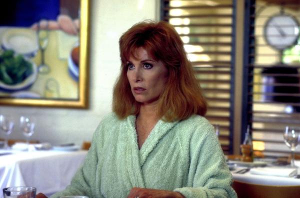 Bild 1 von 11: Jennifer (Stefanie Powers) ist zutiefst entsetzt, als sie erfährt, dass ihr Jugendfreund Elliott Manning tot aufgefunden wurde ...