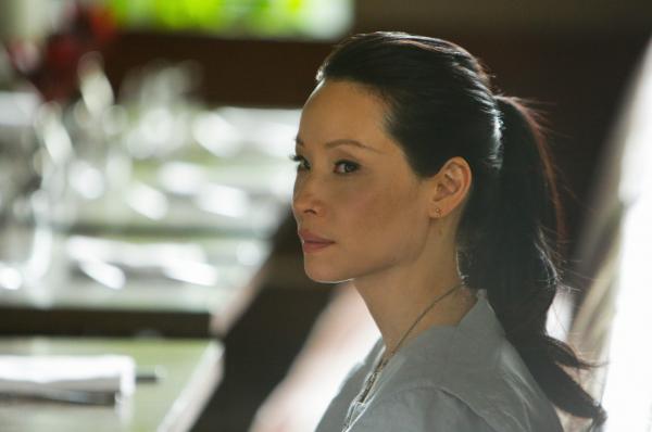 Bild 1 von 23: Joan (Lucy Liu) ist verwirrt und weiß nicht, was sie von Mycrofts Antrag halten soll, obwohl sie ihn mag ...