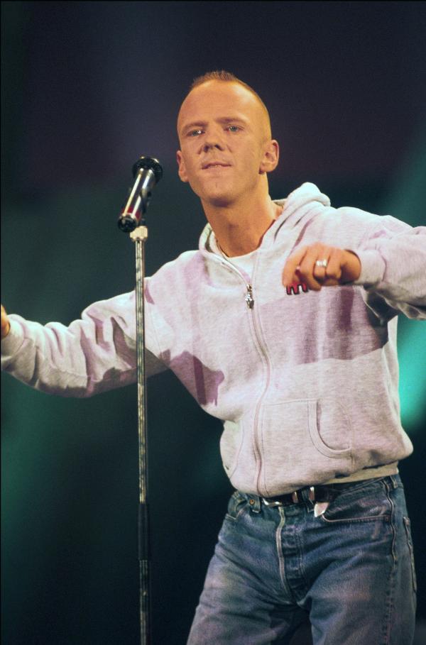 Bild 1 von 4: Auf der Bühne war Jimmy Somerville ein herausragender Sänger und Tänzer, doch hinter den Kulissen blieb er zurückhaltend - von Anfang an mochte er das Star-Sein nicht.