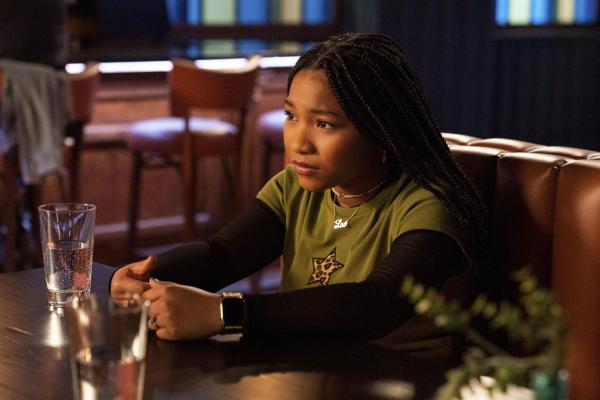 Bild 1 von 4: Delilah (Laya DeLeon Hayes)