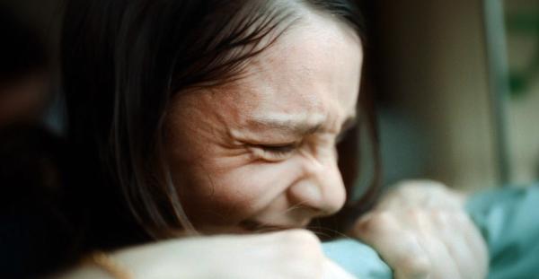 Bild 1 von 5: Besa (Johanna Kolberg) bringt im Krankenhaus ihre Tochter zur Welt.