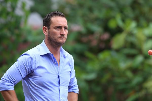 Bild 1 von 12: Karl Slater (Will Mellor) trauert um seinen Freund Jake. Doch wusste er als enger Vertrauter und Arzt des Opfers mehr über Jake, als er zugeben möchte?