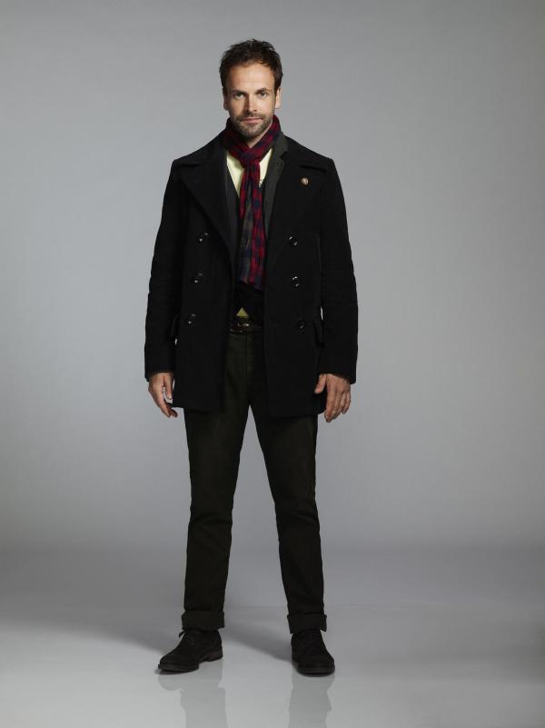 Bild 1 von 21: (2. Staffel) - Auf seine ganz eigenwillige Weise, löst Sherlock Holmes (Jonny Lee Miller) neue Kriminalfälle ...