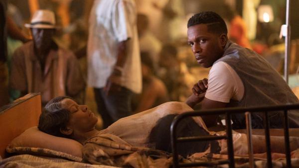 Bild 1 von 4: Sorenne Fielding (Tracey Graves, l.); Victor Fielding (Leslie Odom Jr., r.)