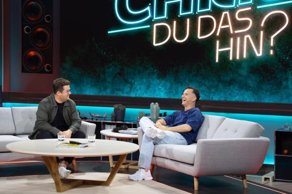 Bild 1 von 10: Chris Tall (l.); Özcan Cosar (r.)