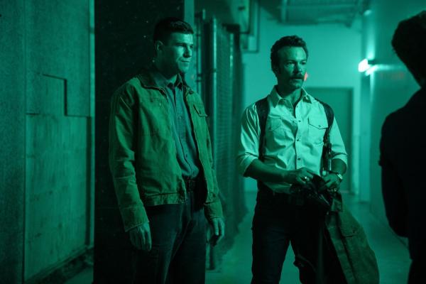 Bild 1 von 19: Special Agent Leroy Jethro Gibbs (Austin Stowell, l.): Special Agent Mike Franks (Kyle Schmid, r.)