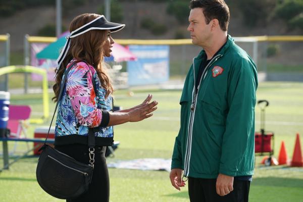 Bild 1 von 10: Poppy Banks (Kimrie Lewis, l.); Will Cooper (Taran Killam, r.)