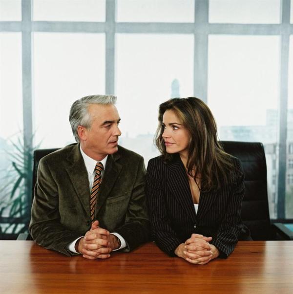 Bild 1 von 13: Die Anwälte Sandra Starck (Rebecca Immanuel, r.) und Felix Edel (Christoph M. Ohrt, l.) betreiben gemeinsam eine Kanzlei am Prenzlauer Berg in Berlin. Doch die beiden sind oft alles andere als echte Partner ...