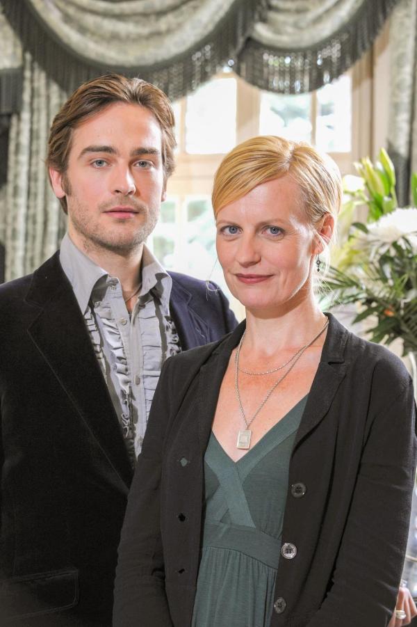 Bild 1 von 19: Im Bild: Tom Mison (Dorian Crane), Anastasia Hille (Ginny Harris).