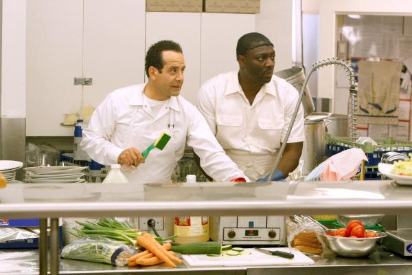 Bild 1 von 1: Im Bild (v.li.): Tony Shalhoub (Adrian Monk), Adewale Akinnuoye-Agbaje (Samuel Waingaya).
