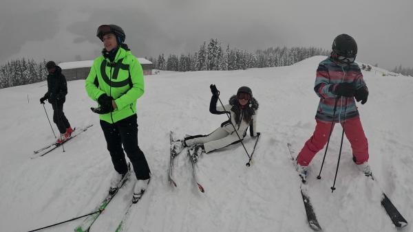 Bild 1 von 8: Satans Bratan (2.v.l.)