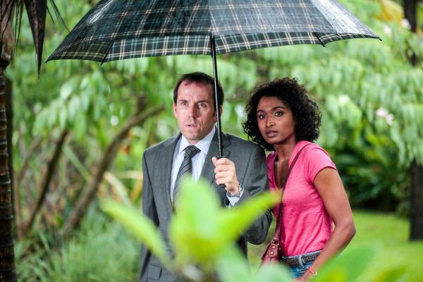 Bild 1 von 2: Im Bild: Ben Miller (Det. Insp. Richard Poole), Sara Martins (Det. Serg. Camille Bordey).