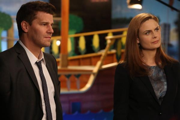 Bild 1 von 8: Seeley Booth (David Boreanaz, l.); Temperance Brennan (Emily Deschanel, r.)