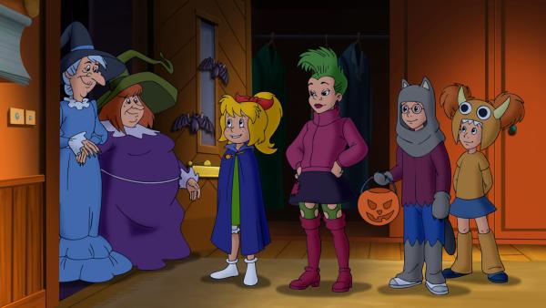 Bild 1 von 6: Bibi und ihre Freunde wollen Mania und Walpurgia überzeugen, das Hexen-Halloweenfest gemeinsam mit Menschen im Rathaus zu feiern.