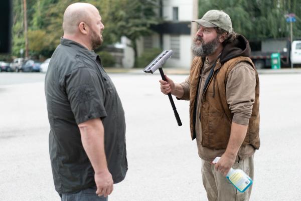 Bild 1 von 14: Ben Burns (Will Sasso, l.)