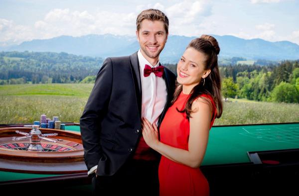 Bild 1 von 32: Im Bild: Elias Reichert (Henry Sydow), Katharina Scheuba (Maxi Neubach).