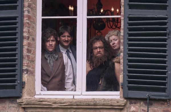Bild 1 von 1: Friedrich (Alexander Khuon), Joachim (Sebastian Schwarz), Urs (Jan van Weyde), Adelheid (Antje Widdra).