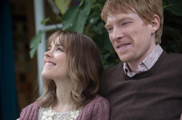 Bild 1 von 16: Als Mary (Rachel McAdams, l.) und Tim (Domhnall Gleeson, r.) sich das erste Mal begegnen, ahnt keiner der beiden, dass eine kleine Zeitreise alles verändern wird ...