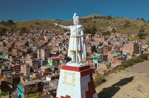 Bild 1 von 4: Die peruanische Stadt Puno liegt gut 3.800 Meter über dem Meeresspiegel, am Ufer des Titicaca-Sees.