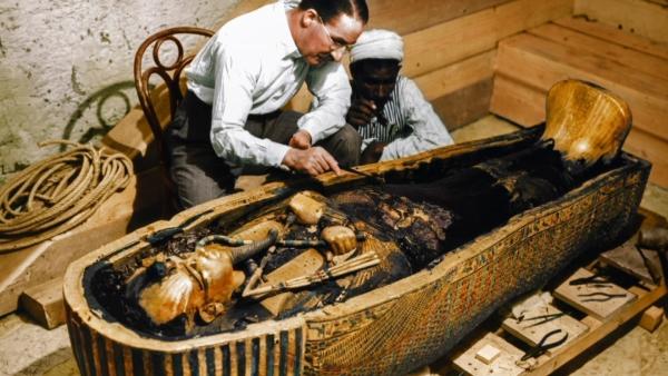 Bild 1 von 2: 1922 entdeckt der britische Ägyptologe Howard Carter das Grab Tutanchamuns im Tal der Könige.