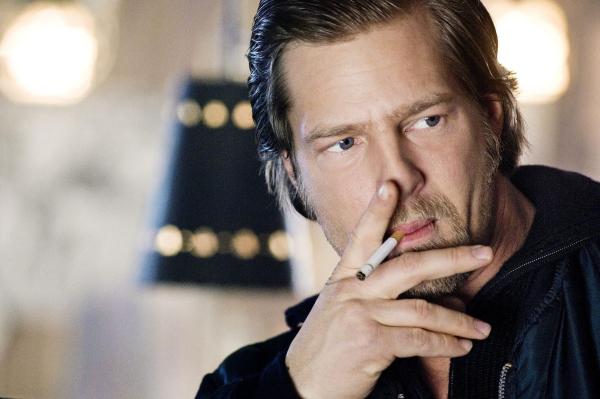 Bild 1 von 26: (1. Staffel) - Nach 20 Jahren im Koma wacht Mick Brisgau (Henning Baum), ein harter Bulle aus altem Schrot und Korn, wieder auf. Handys, PCs und Internet sind ihm fremd. In einer komplett veränderten Welt muss er sich beruflich und privat neu orientieren ...