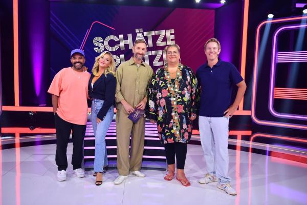 Bild 1 von 6: (v.l.n.r.) Simon Pearce; Evelyn Burdecki; Daniel Boschmann; Ilka Bessin; Simon Gosejohann
