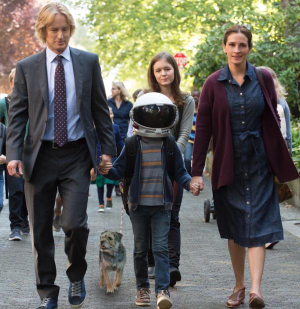 Bild 1 von 8: (v.l.n.r.) Nate (Owen Wilson); Auggie (Jacob Tremblay); Via (Izabela Vidovic); Isabel (Julia Roberts)