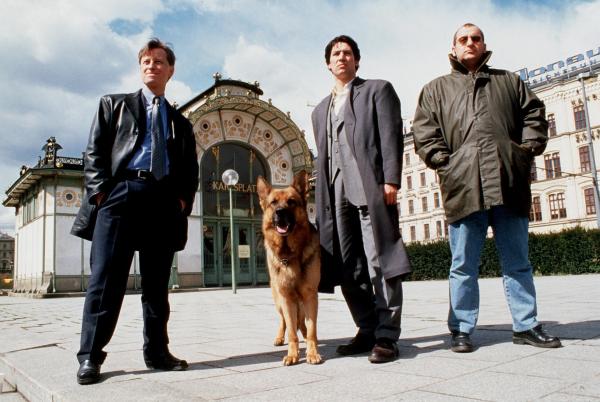 Bild 1 von 8: Im Bild (v.li.): Heinz Weixelbraun (Christian Böck), Tobias Moretti (Richie Moser), Wolf Bachofner (Peter Höllerer).