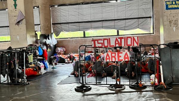 Bild 1 von 3: Wer sich nicht an die Regeln hält, dem drohen unter anderem Zellenarrest, Strafarbeiten wie Putzdienst oder, im schlimmsten Fall, komplette Isolation. Und das nicht nur für ein paar Stunden, sondern bis zu einem Monat.