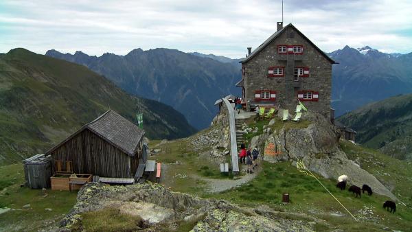 Bild 1 von 11: Im Bild: Die Erlanger Hütte in den Ötztaler Alpen.