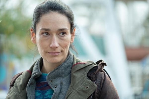 Bild 1 von 8: Tina Noakes (Sian Clifford)