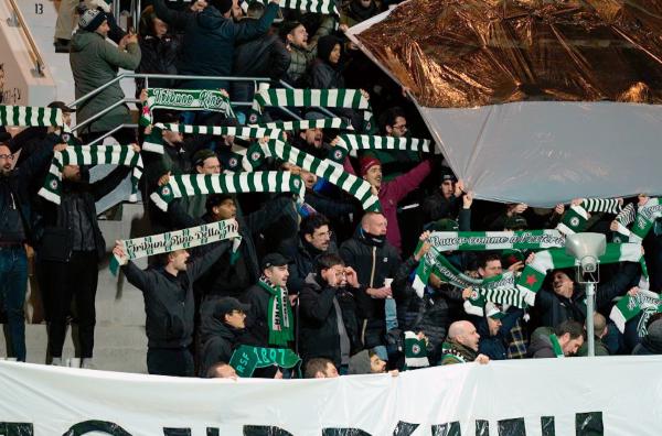 Bild 1 von 3: Im Stadion von Saint-Ouen-sur-Seine wird der Fußballer und Widerstandskämpfer Rino Della Negra geehrt, der im Zweiten Weltkrieg von der deutschen Armee erschossen wurde.