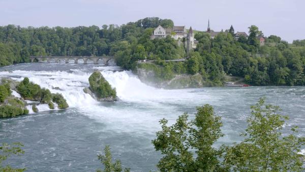 Bild 1 von 8: Unbändige Kraft: Der Rheinfall von Schaffhausen.
