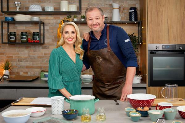 Bild 1 von 11: Im Bild: Silvia Schneider, Andreas Döllerer (\